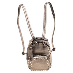 Valentino - Mini sac à dos Rockstud en cuir marron clair métallisé