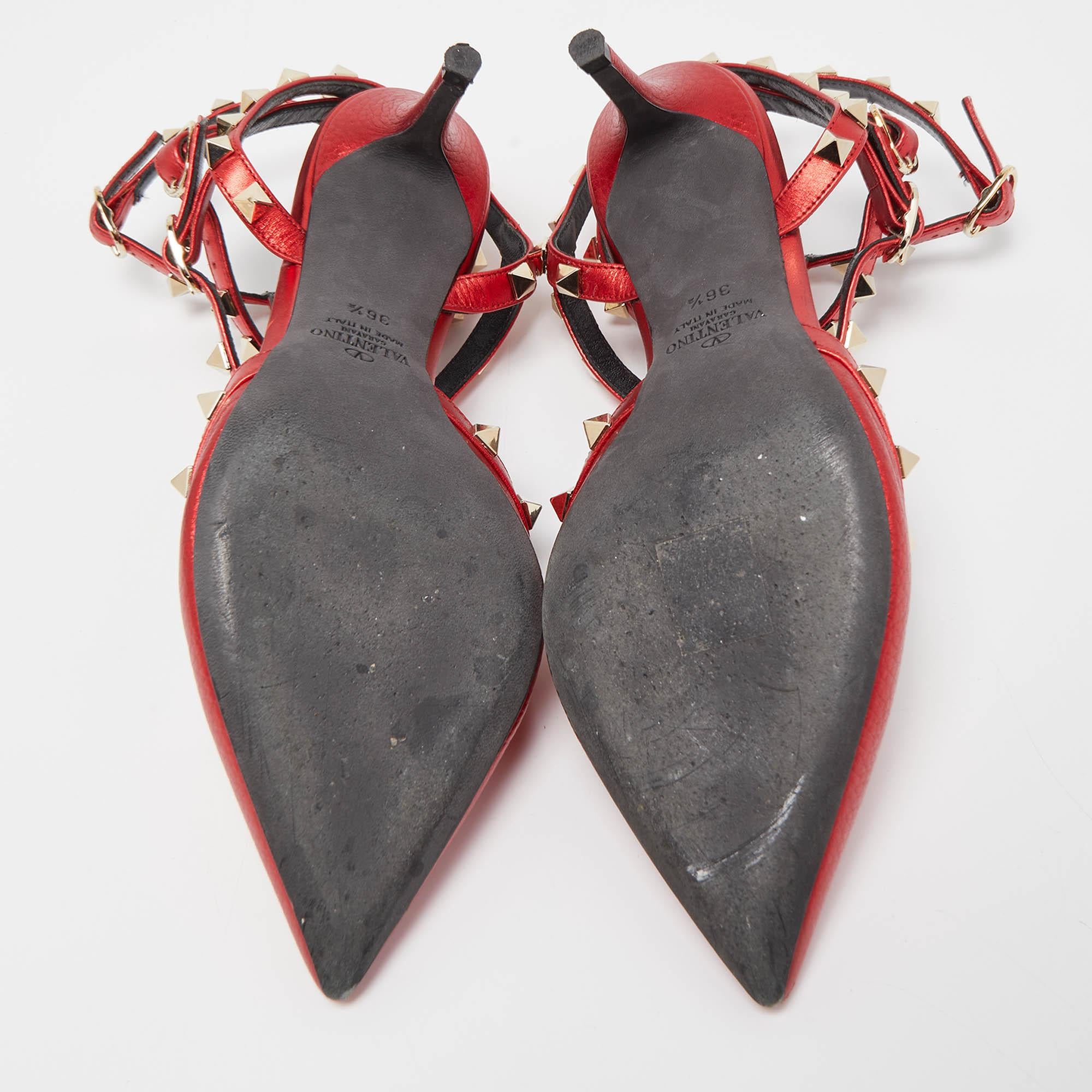 Escarpins Valentino à lanières en cuir rouge métallisé avec clous de cheville, taille 36,5 en vente 4