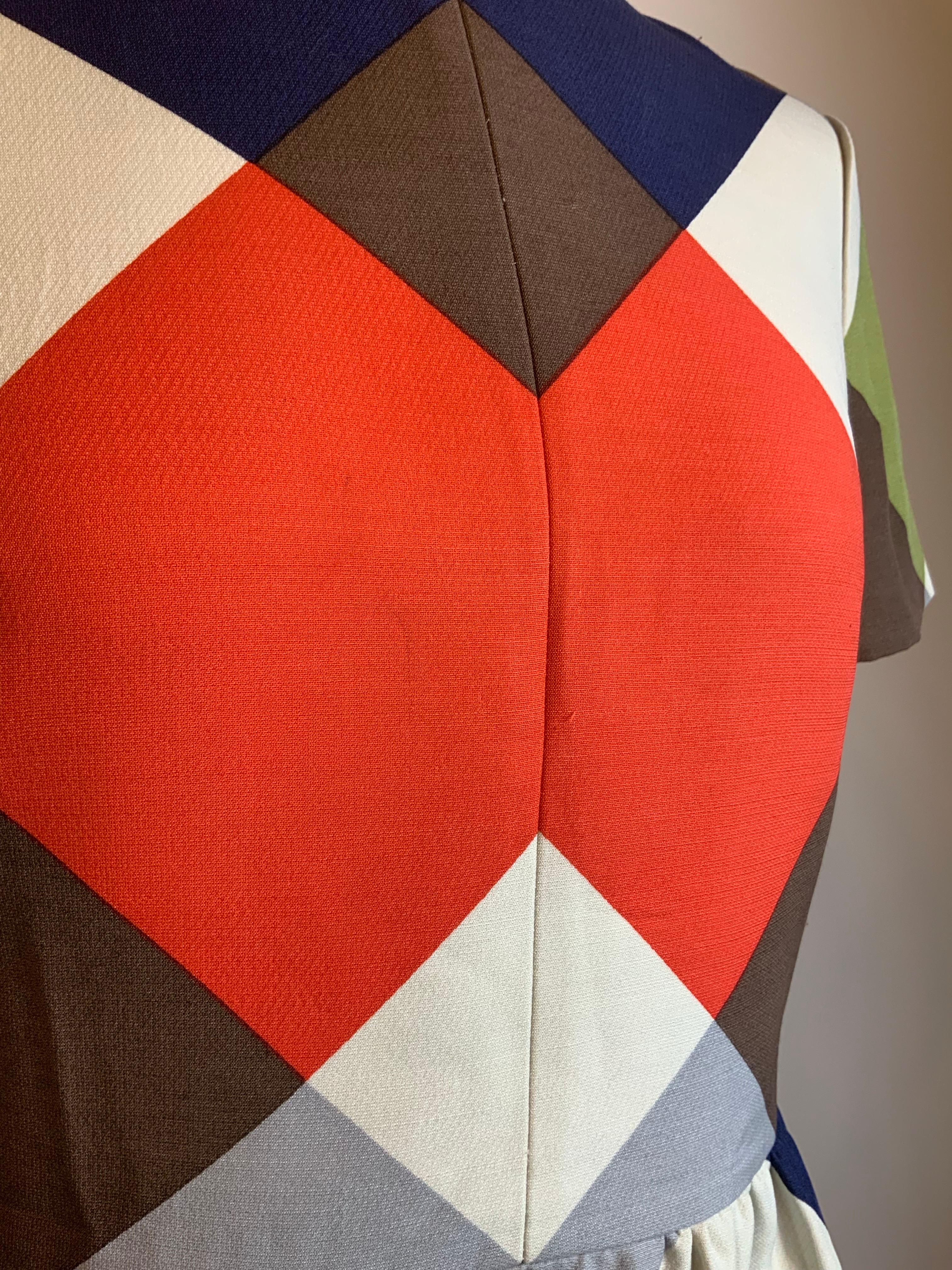 Valentino mini dress.
In wool and silk. Silk lined.
Italian size 40.
Shoulders 42 cm
Bust 42 cm
Waist 35cm
Length 86 cm
Good general condition, has more signs of use, some stains and pulled threads as shown in the photo (see part of the chest)