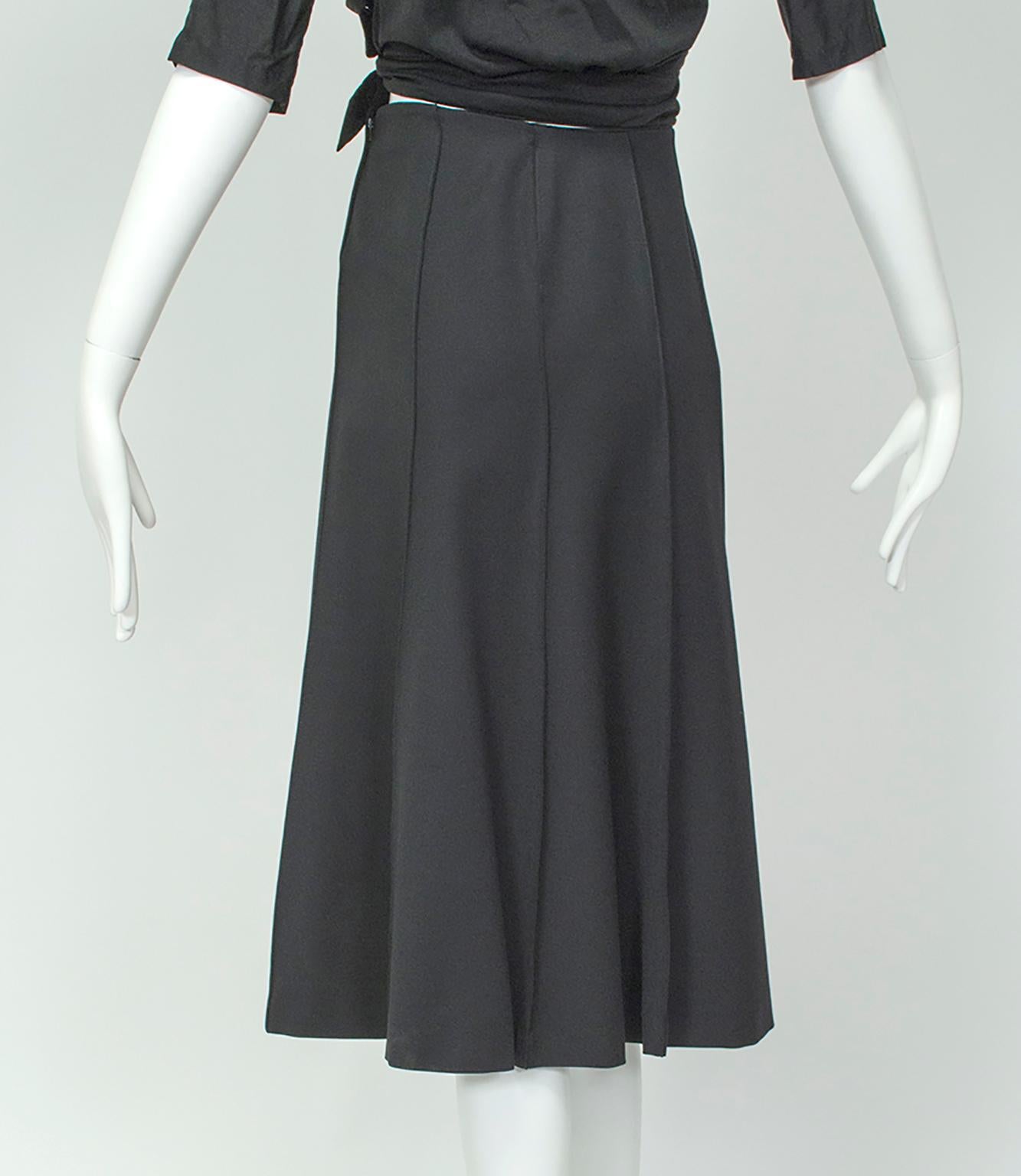 Valentino Minimalist Black Gabardine Swirling Trumpet Midi Skirt - M, 1980s For Sale 1