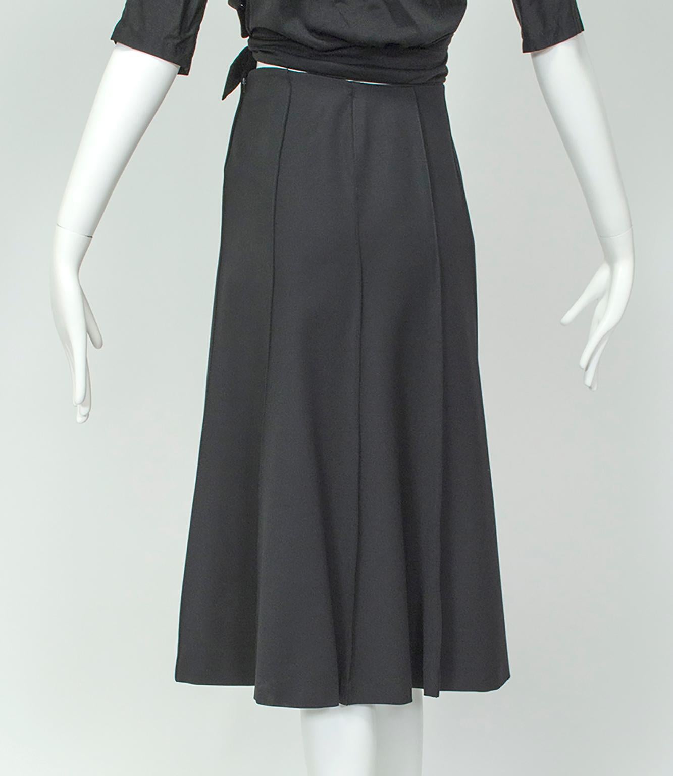 Valentino Minimalist Black Gabardine Swirling Trumpet Midi Skirt - M-L, 1980s For Sale 1