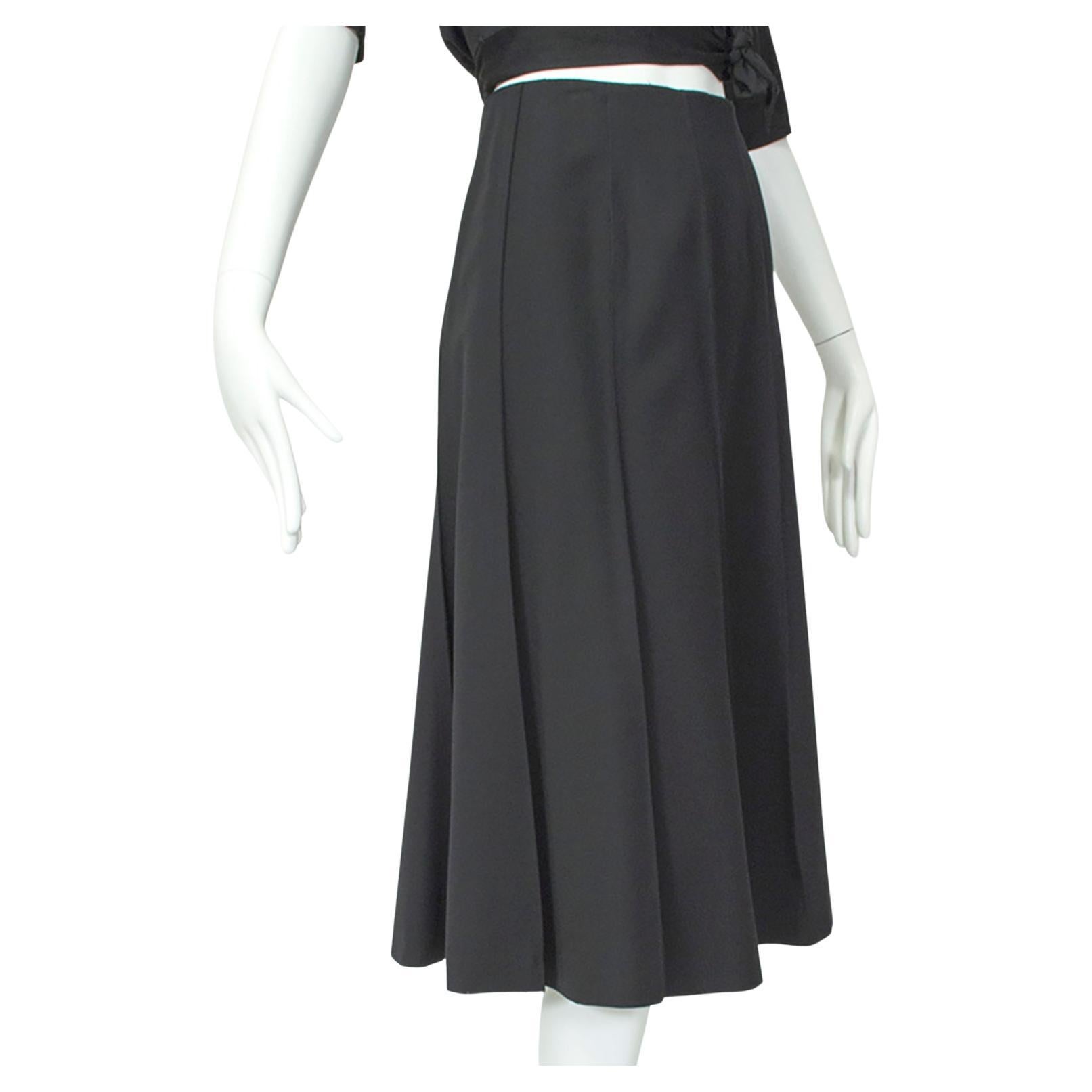 Valentino Minimalist Black Gabardine Swirling Trumpet Midi Skirt - M-L, 1980s For Sale