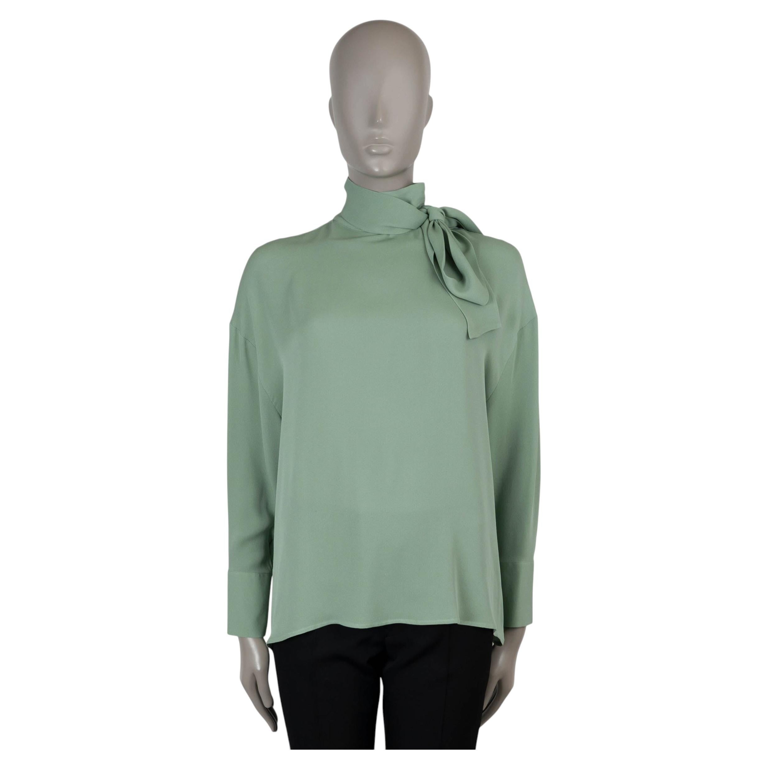 Valentino mintgrünes Seidenhemd mit Schleife aus Crêpe, Größe XS im Angebot