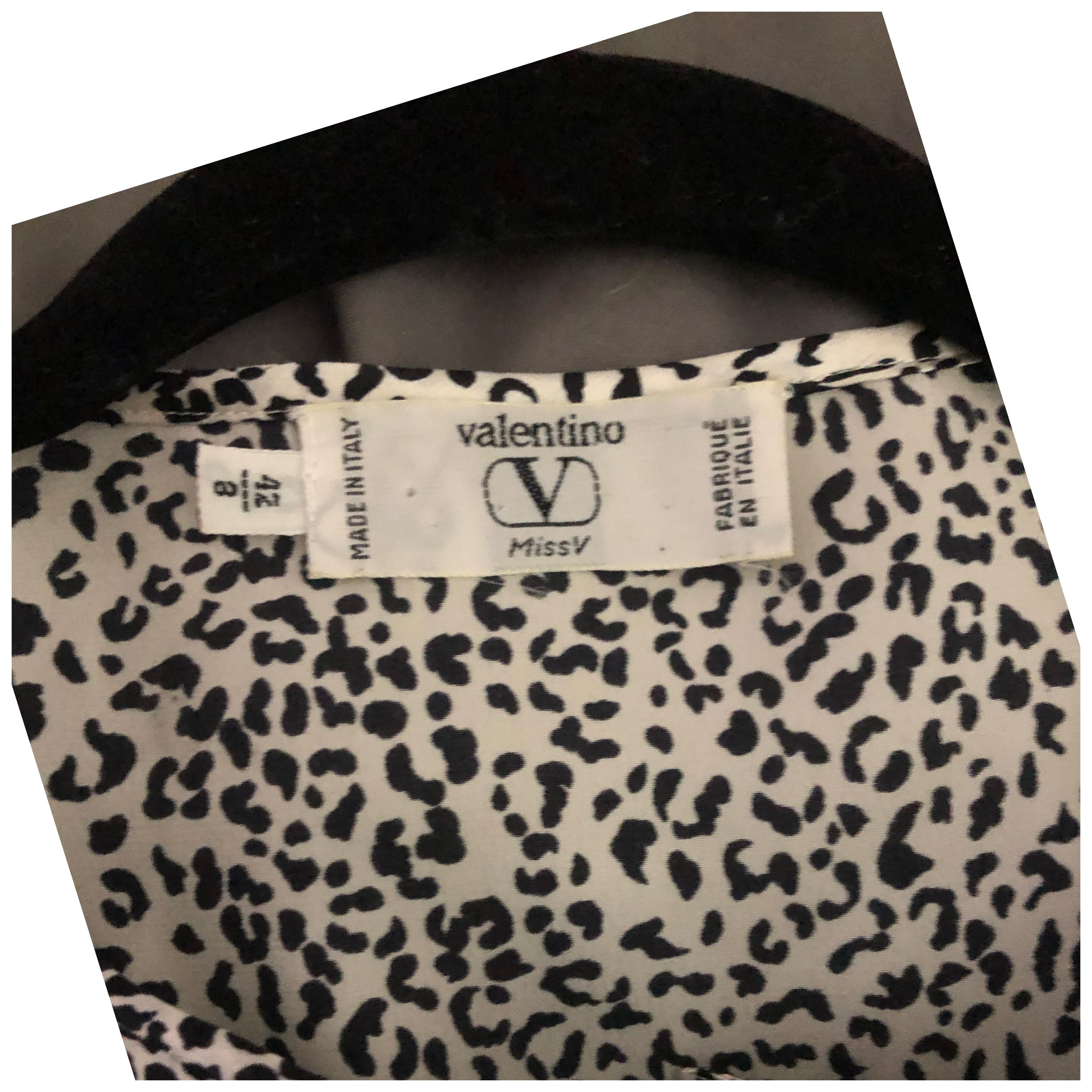 Valentino Italy Miss V Vintage Black & White Animal Silk Print Blouse NWT Size 8 In Excellent Condition For Sale In Palm Springs, CA