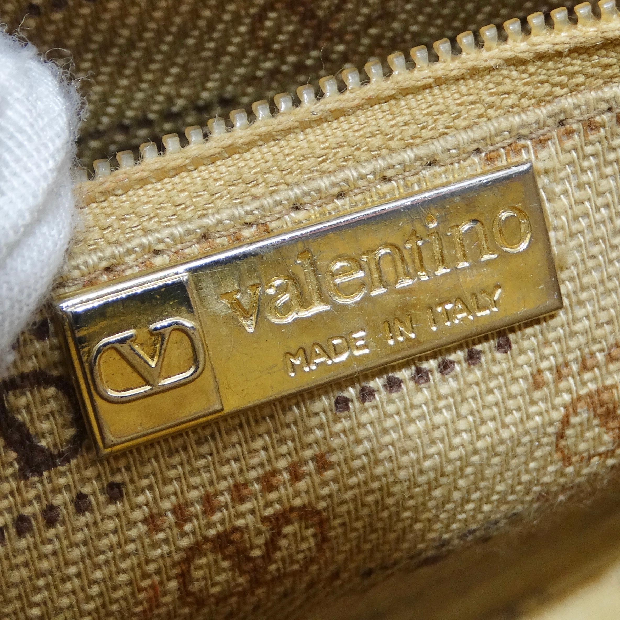 Valentino pochette en daim monogrammée des années 1980 en vente 4