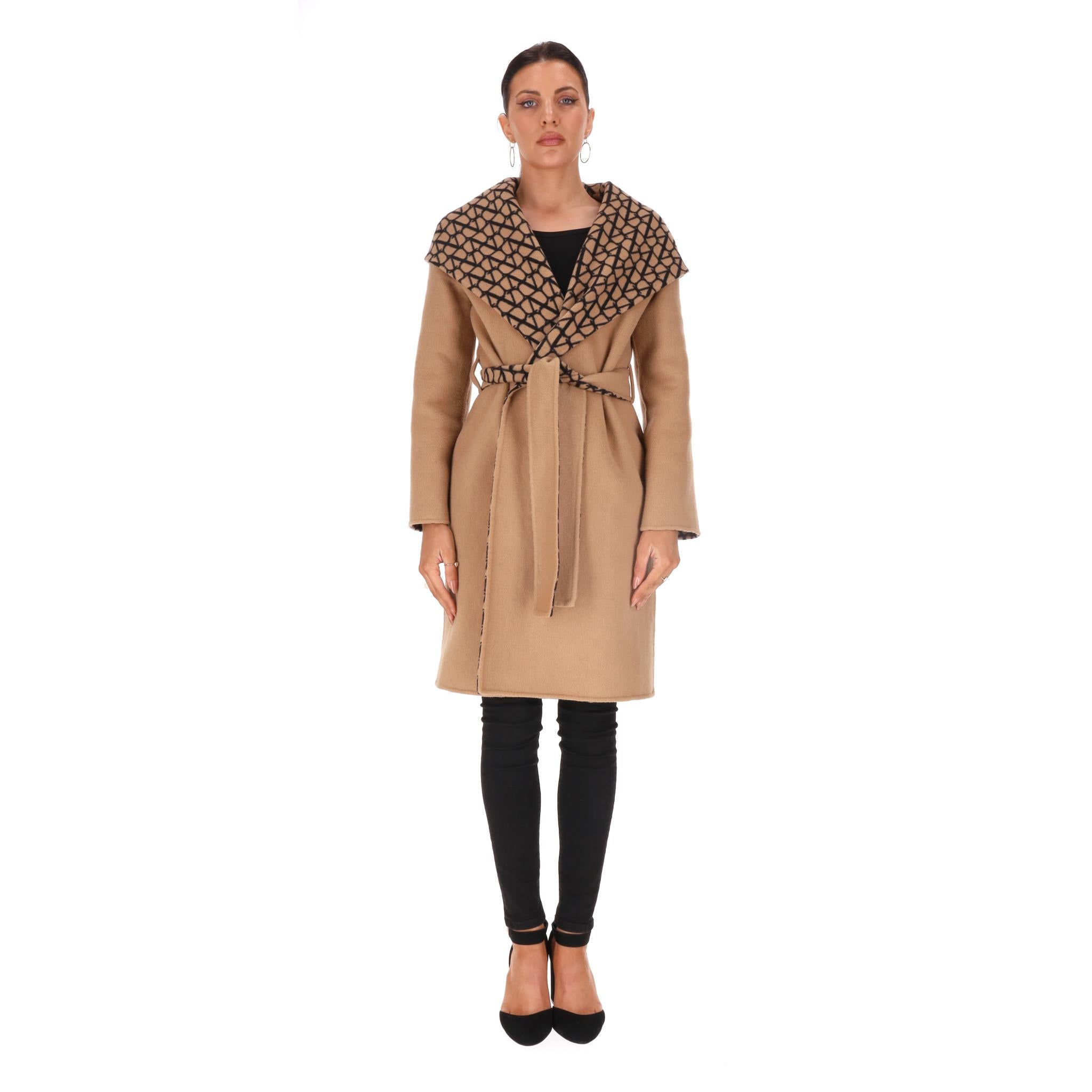 Beige Coates reversibile in lana vergine con stampa Monogram di Valentino in vendita