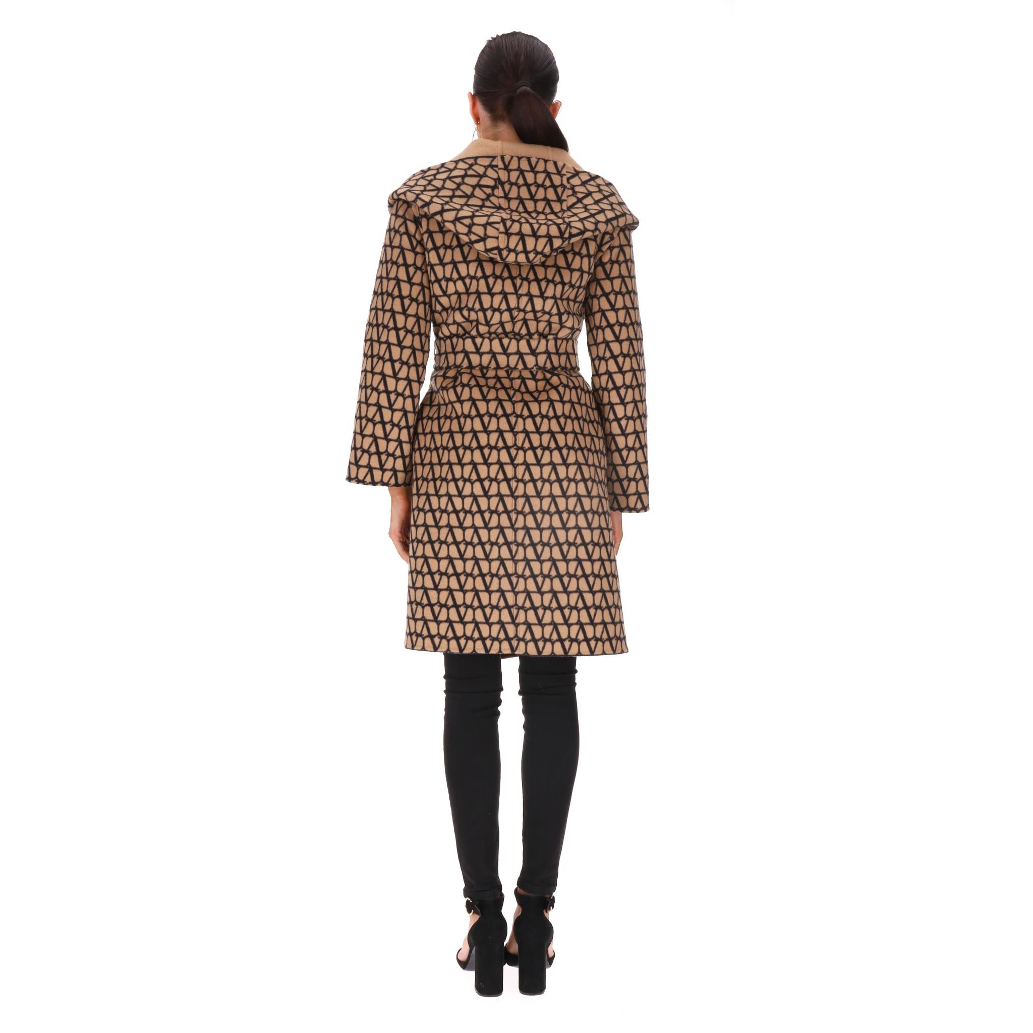 Coates reversibile in lana vergine con stampa Monogram di Valentino in vendita 1