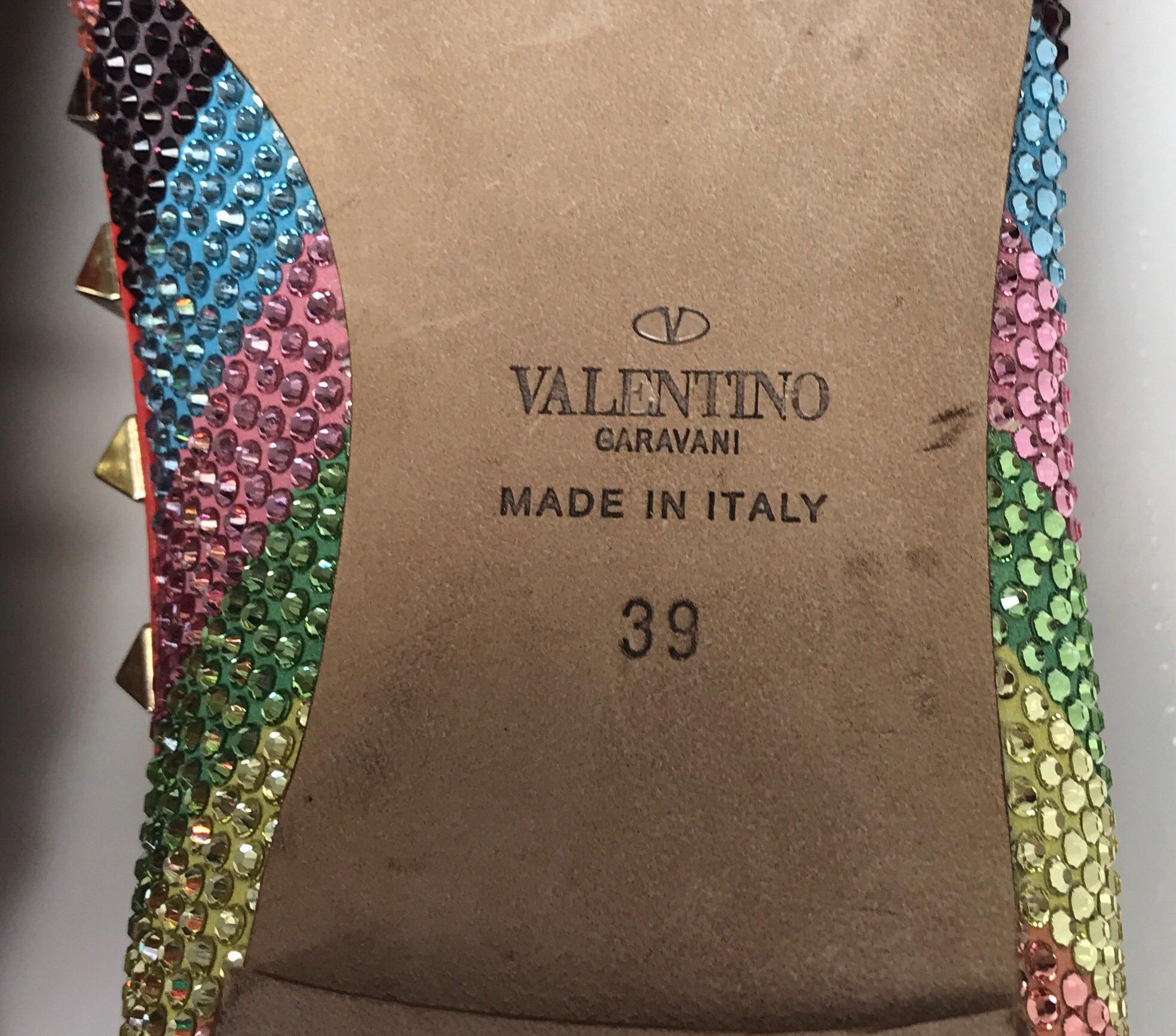 Valentino Mehrfarbige schillernde flache Schuhe mit Nieten-39 im Angebot 2