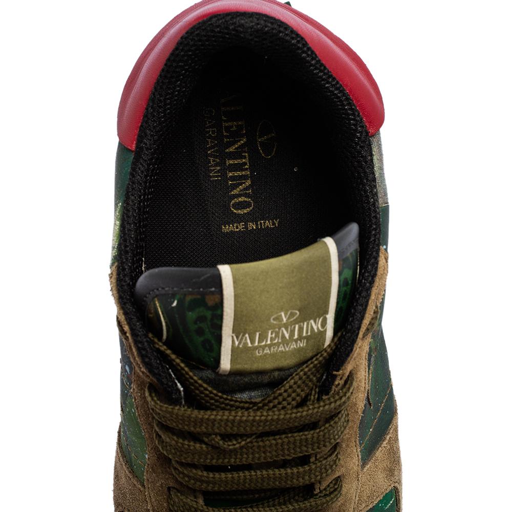 Built to exude flair and provide comfort, this pair of Valentino Rockrunner sneakers are worth the buy. The exterior has been crafted from leather and suede while the insoles are lined fabric. A lace-up vamp, camo butterfly prints, and the signature