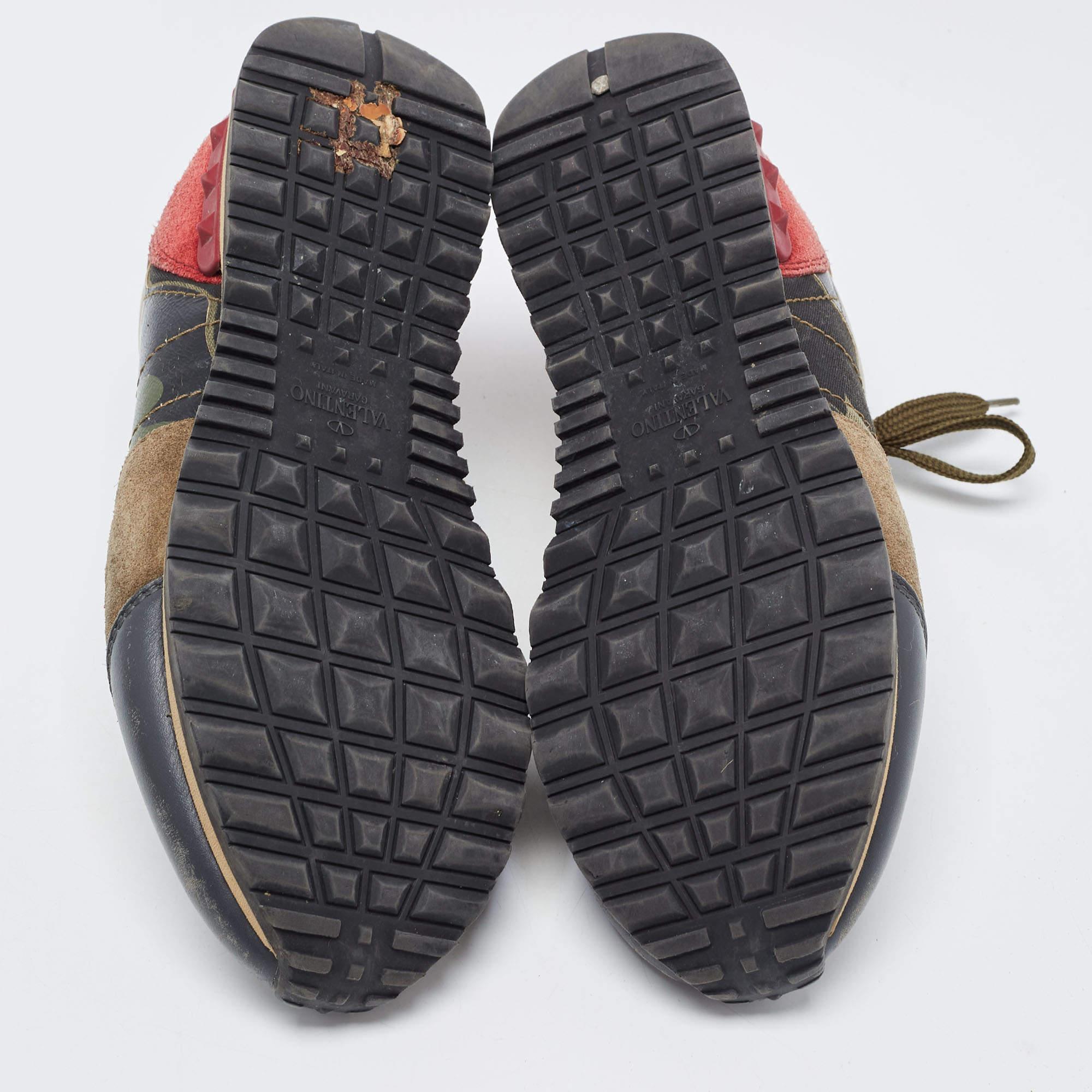Valentino Baskets Rockrunner en cuir et daim imprimé camo multicolore, taille 37 en vente 1