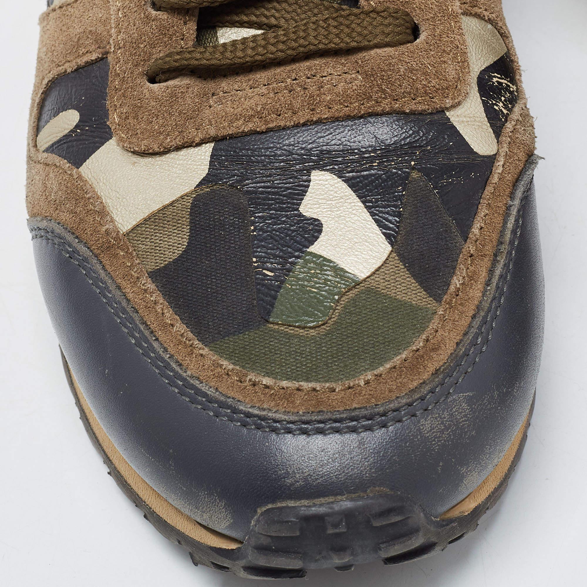 Valentino Baskets Rockrunner en cuir et daim imprimé camo multicolore, taille 37 en vente 2
