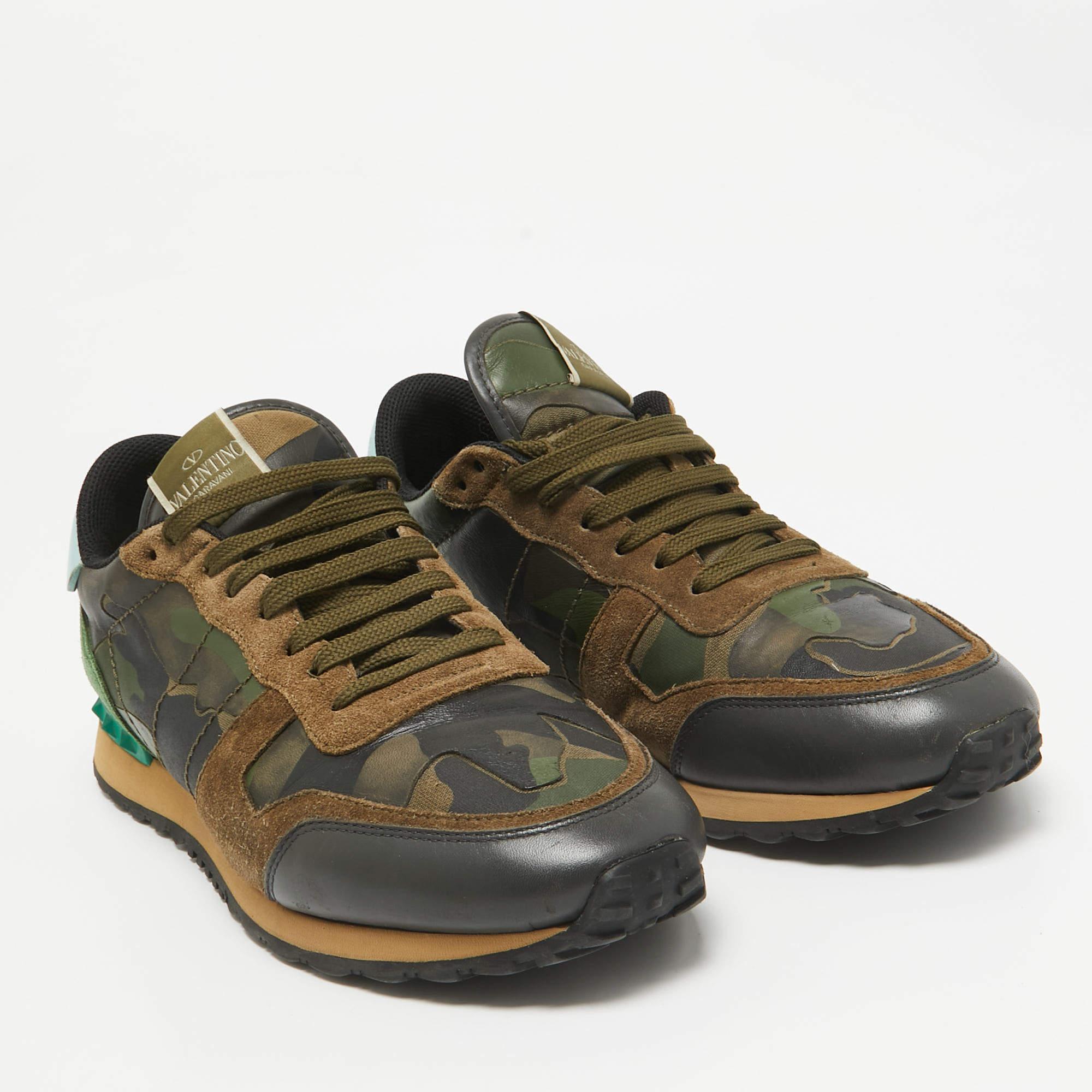 Baskets Rockrunner Valentino en cuir et toile camouflage multicolore, taille 44 Bon état à Dubai, Al Qouz 2