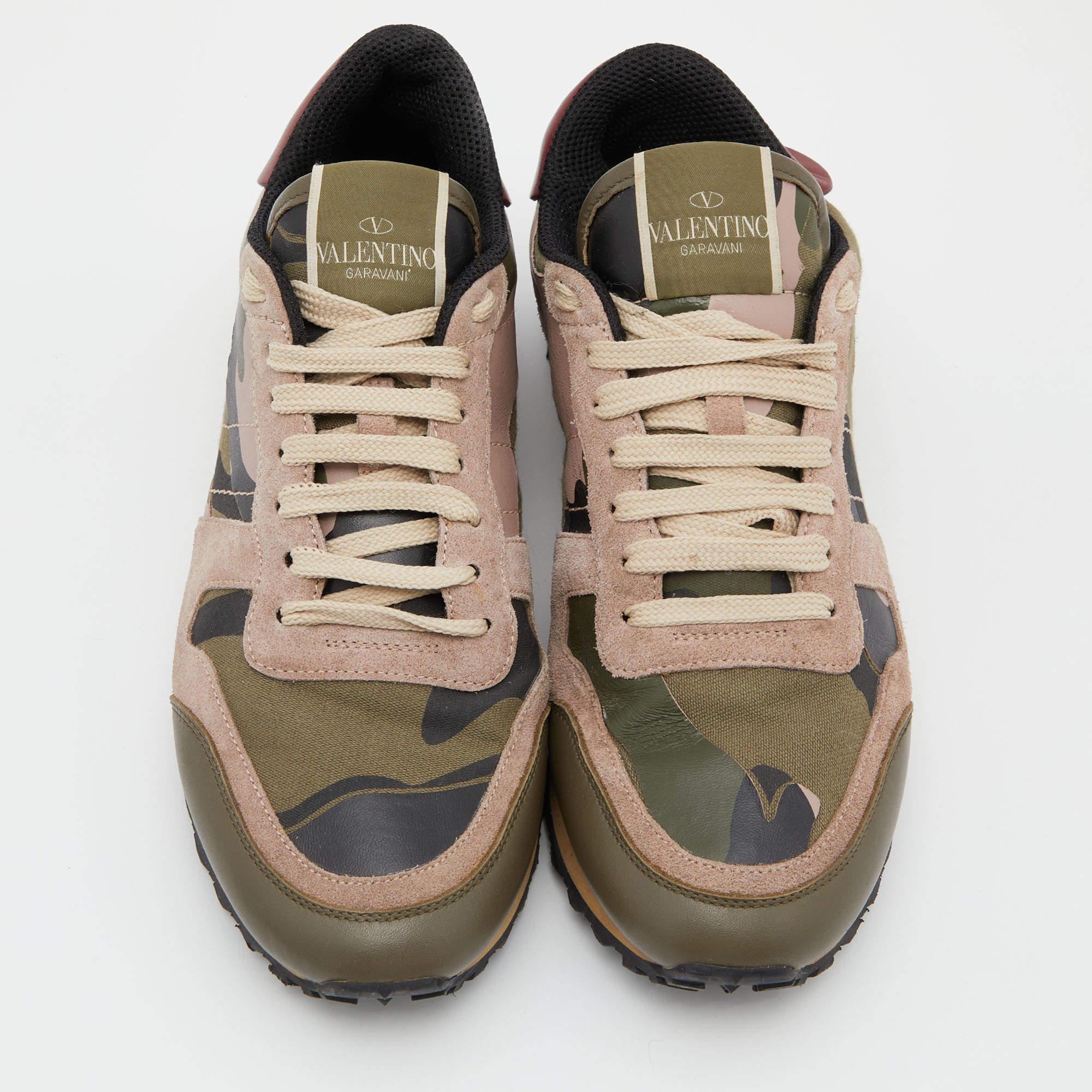 Spend your days away in high comfort with these camouflage Rockrunner sneakers from Valentino! They've been wonderfully crafted from a combination of quality materials and designed with their signature pyramid studs on the counters, laces on the