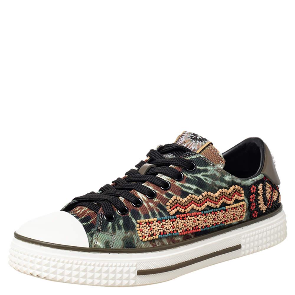 Coming in a classic low-top silhouette, these Valentino sneakers are a seamless combination of luxury, comfort, and style. They are made from canvas and leather in multiple shades. These sneakers are designed with the label's name on the tongues,