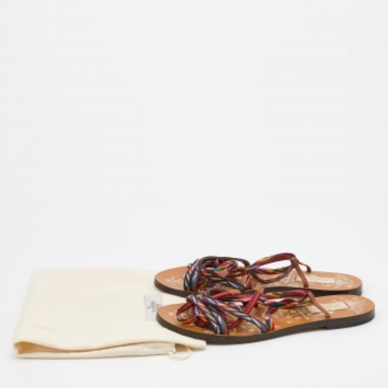 These sandals will offer you both luxury and comfort. Made from quality materials, they are elegantly set on durable soles and are equipped with comfortable insoles.