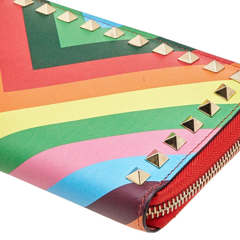 Valentino Multicolor Leather 1973 Rainbow Rockstud Zip Around Wallet In Good Condition In Dubai, Al Qouz 2