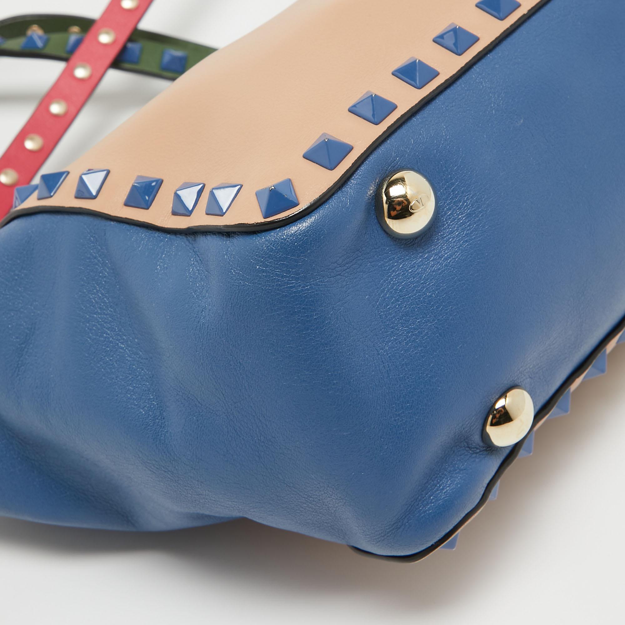 Valentino - Mini sac cabas trapèze en cuir multicolore à clous Rockstud Bon état à Dubai, Al Qouz 2