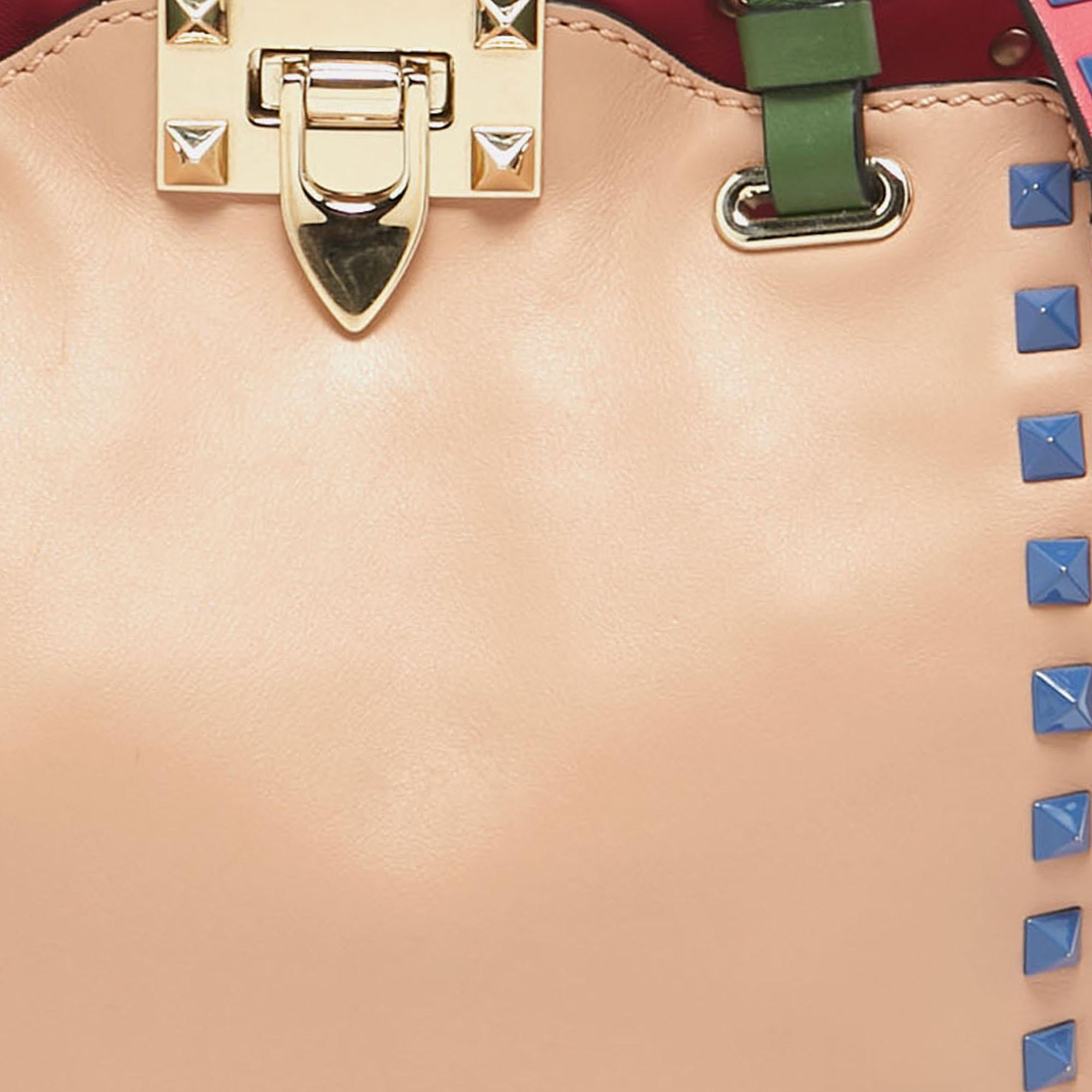 Valentino - Mini sac cabas trapèze en cuir multicolore à clous Rockstud 5