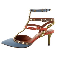 Valentino Mehrfarbige Leder-Pumps mit Nieten und Knöchelriemen Größe 35.5