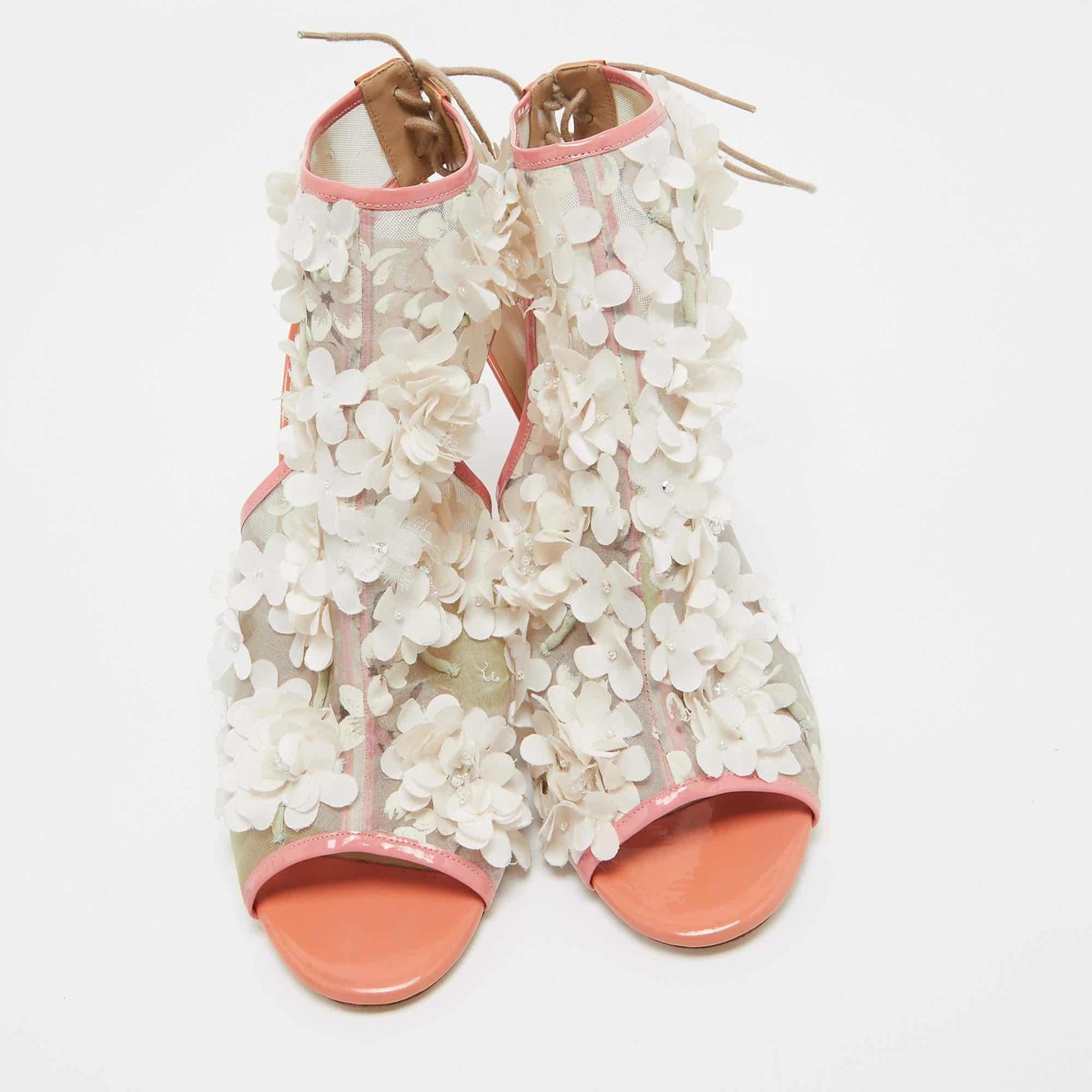 Beige Valentino - Sandales à bout ouvert à la cheville en maille et verni multicolore, taille 39,5 en vente