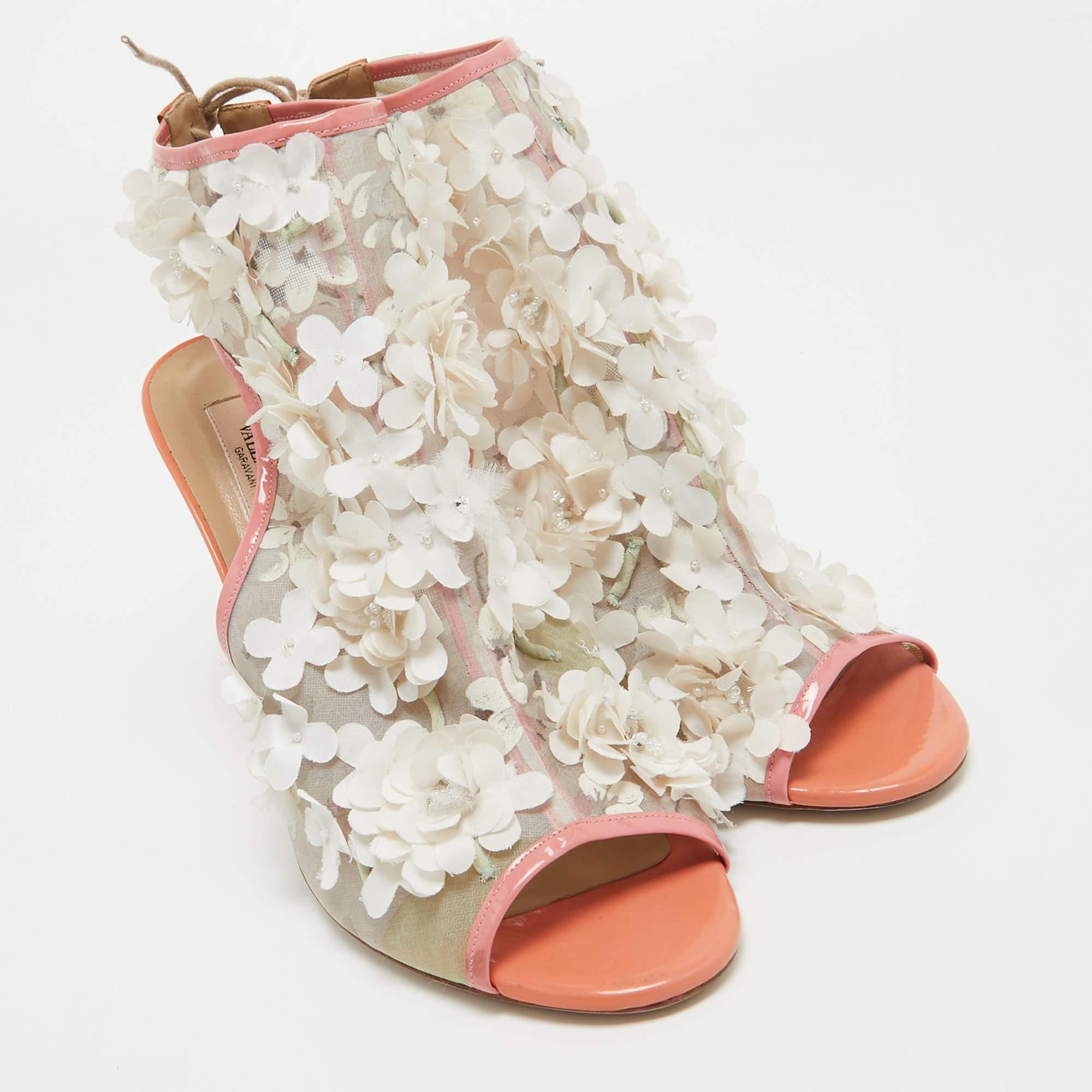 Valentino - Sandales à bout ouvert à la cheville en maille et verni multicolore, taille 39,5 État moyen - En vente à Dubai, Al Qouz 2