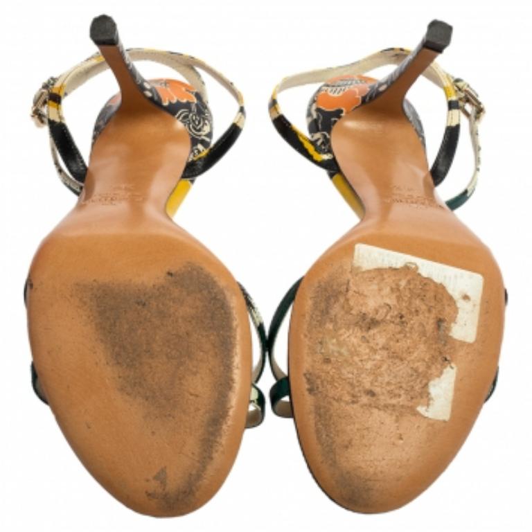 Sandalias con tira al tobillo de piel estampada multicolor Valentino talla 36.5 Marrón en venta