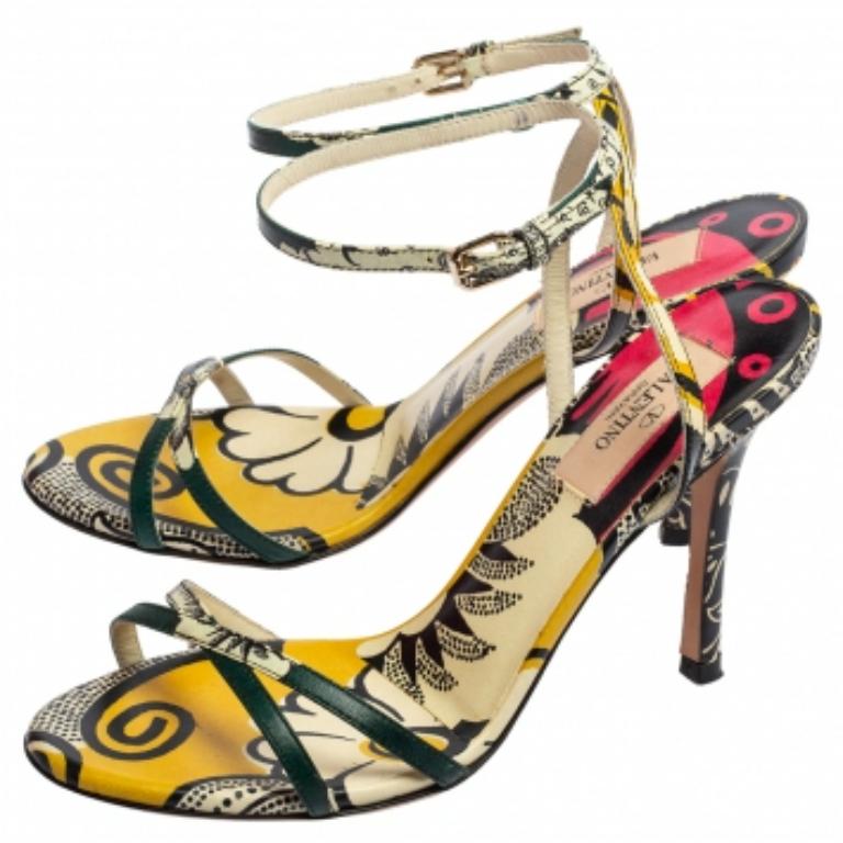 Sandalias con tira al tobillo de piel estampada multicolor Valentino talla 36.5 en venta 2