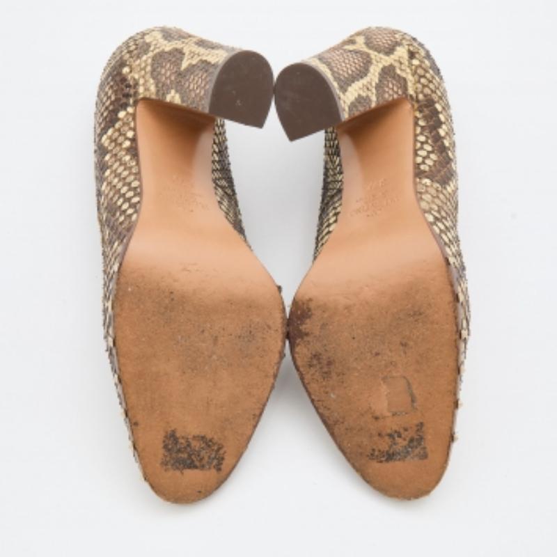 Valentino Pumps con borchie in pelle di pitone multicolore misura 37,5 in vendita 3