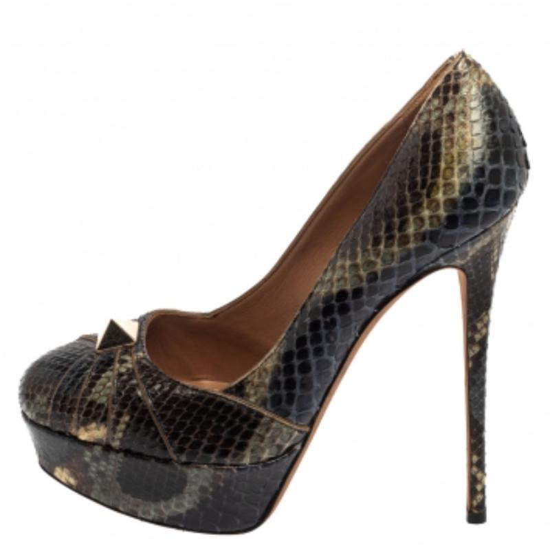 Valentino Multicolor Python Rockstud Round Toe Platform Pumps Size 38 In Good Condition For Sale In Dubai, Al Qouz 2