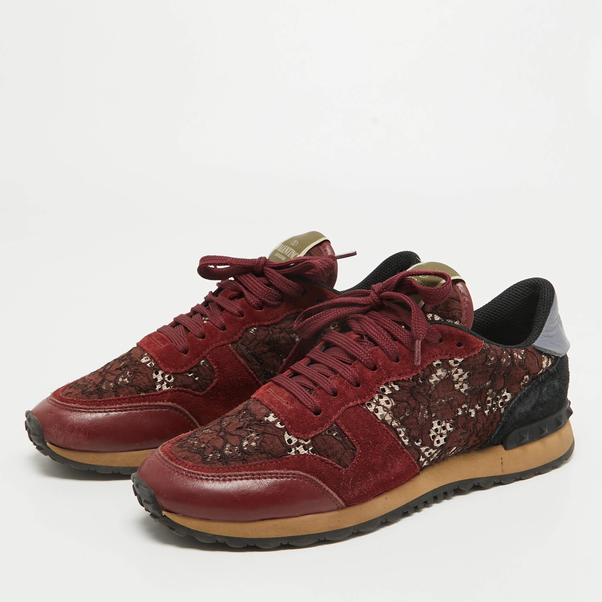 Spend your days in high comfort with these Rockrunner sneakers from Valentino! They've been wonderfully crafted from a combination of leather, lace as well as suede and designed with signature pyramid studs on the counters, laces on the vamps, and