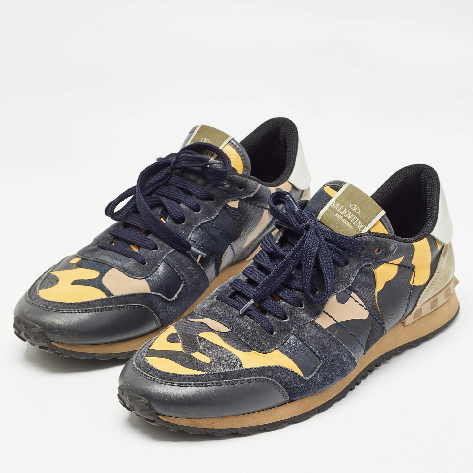 Élevez votre jeu de chaussures avec ces baskets de créateur. Alliant esthétique haut de gamme et confort inégalé, ces baskets sont un symbole de luxe moderne et de goût impeccable.