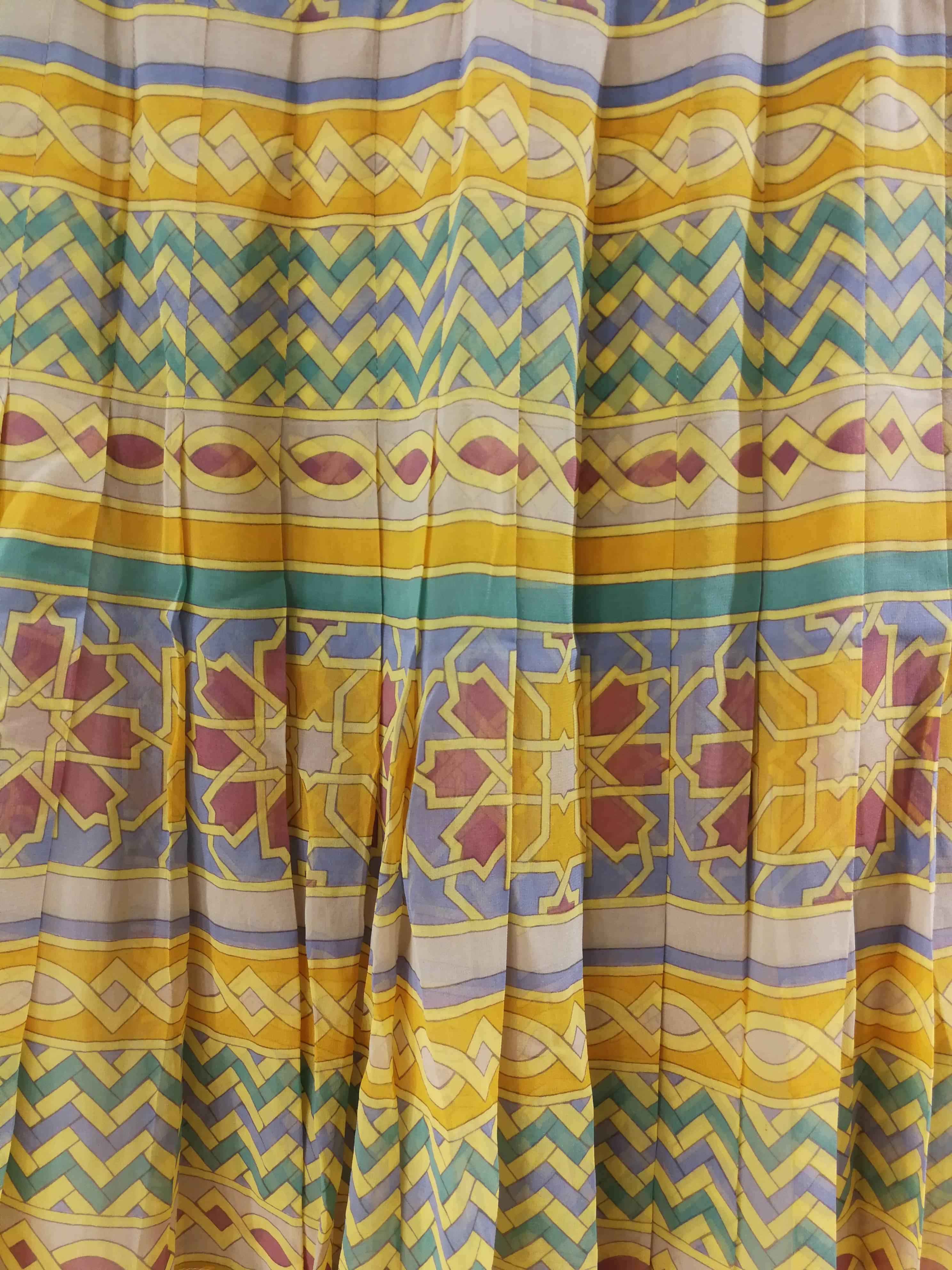 Valentino Multicoloured Yellow Silk Skirt

Totally made in italy in size 44

Composition: silk