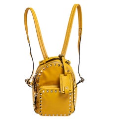 Valentino - Mini sac à dos Rockstud en cuir moutarde