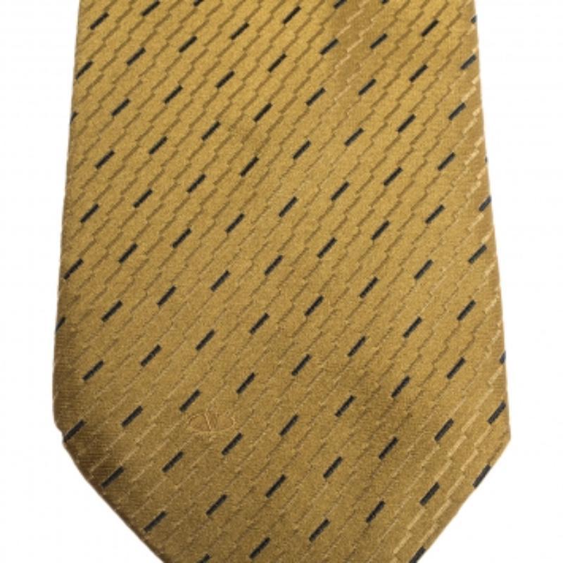 This Valentino tie is a perfect formal accessory that adds a sharp and modern appeal to your look. Defined by its elegant mustard yellow shade and diagonal pattern, this tie is tailor-made for the modern man.