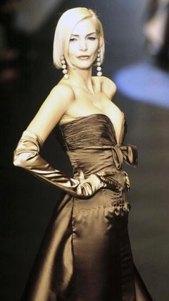 Valentino Nadia Auermann connue sous le nom de "Blonde Angel" Robe originale de défilé