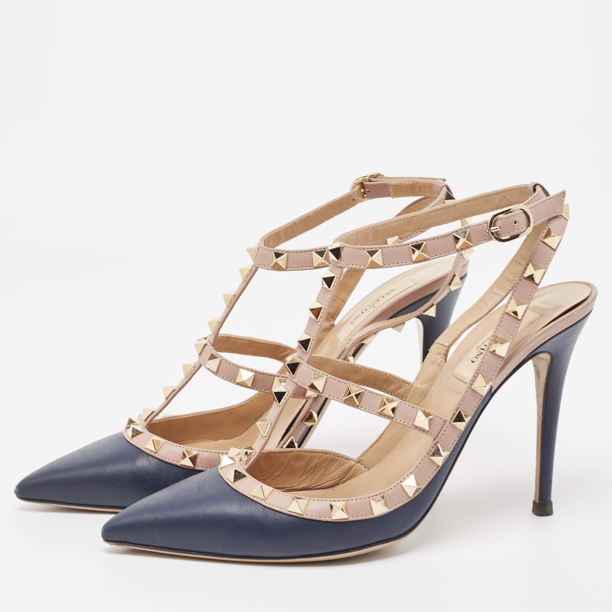 Exhibit an elegant style with this pair of pumps. These Valentino shoes for women are crafted from quality materials. They are set on durable soles and sleek heels.

