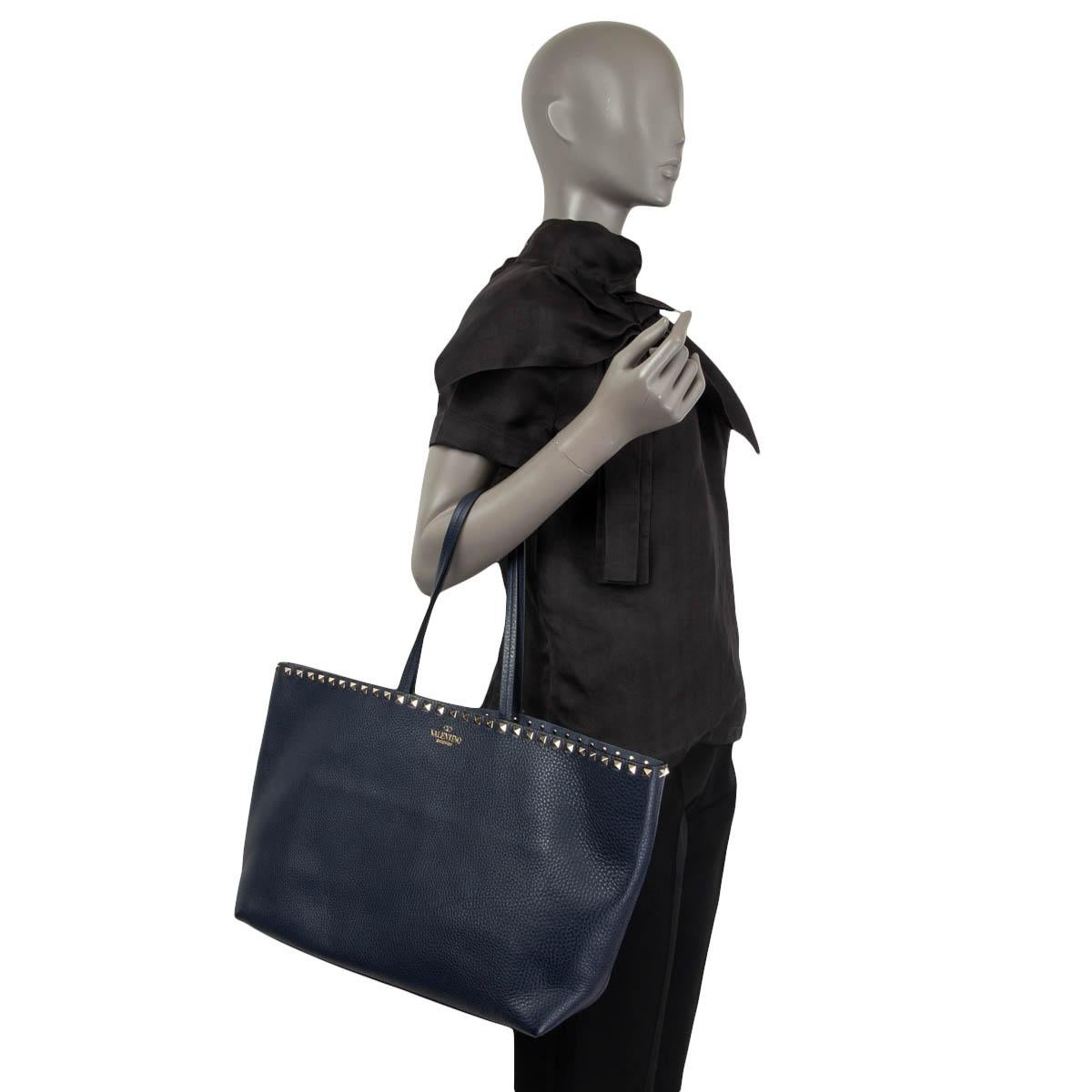VALENTINO navy blue grainy leather ROCKSTUD Shopping Tote Bag 2