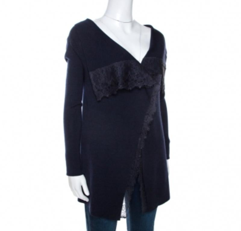 Valentino Marineblaue Strickjacke mit Spitzenbesatz und Wasserfallfront aus Strick M Damen im Angebot