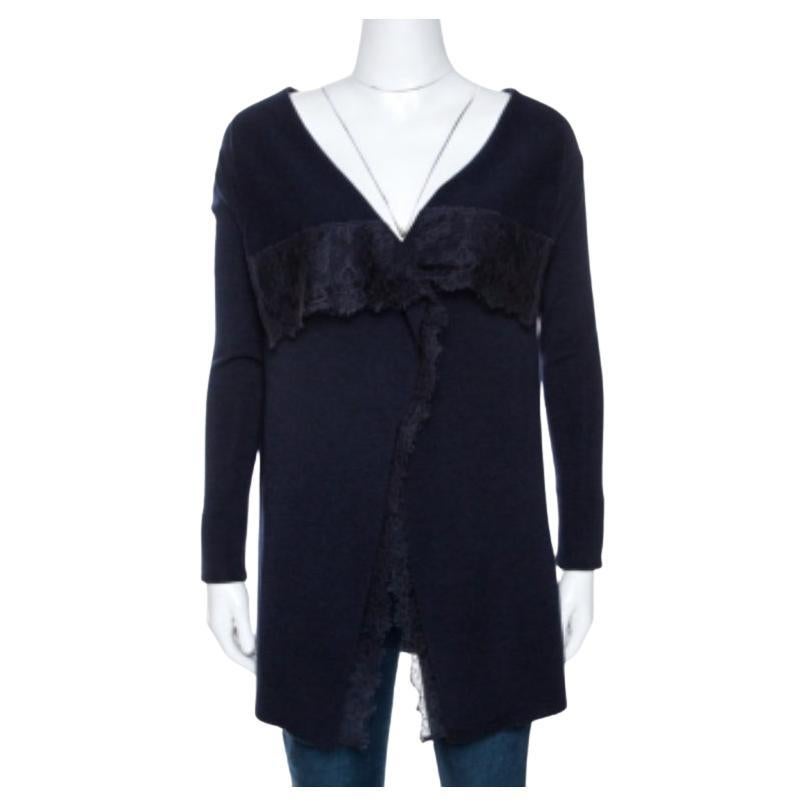 Valentino Marineblaue Strickjacke mit Spitzenbesatz und Wasserfallfront aus Strick M im Angebot