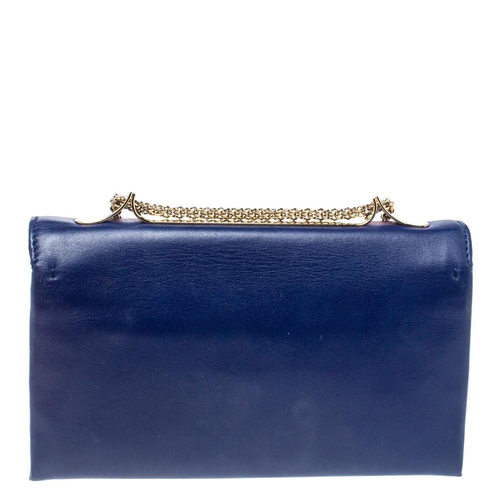 This Va Va Voom shoulder bag from Valentino has a pretty captivating design. Crafted from quality leather, the navy blue-hued bag features a gorgeous flap, a spacious interior, and a shoulder chain. It also comes with a hand slot that is decorated