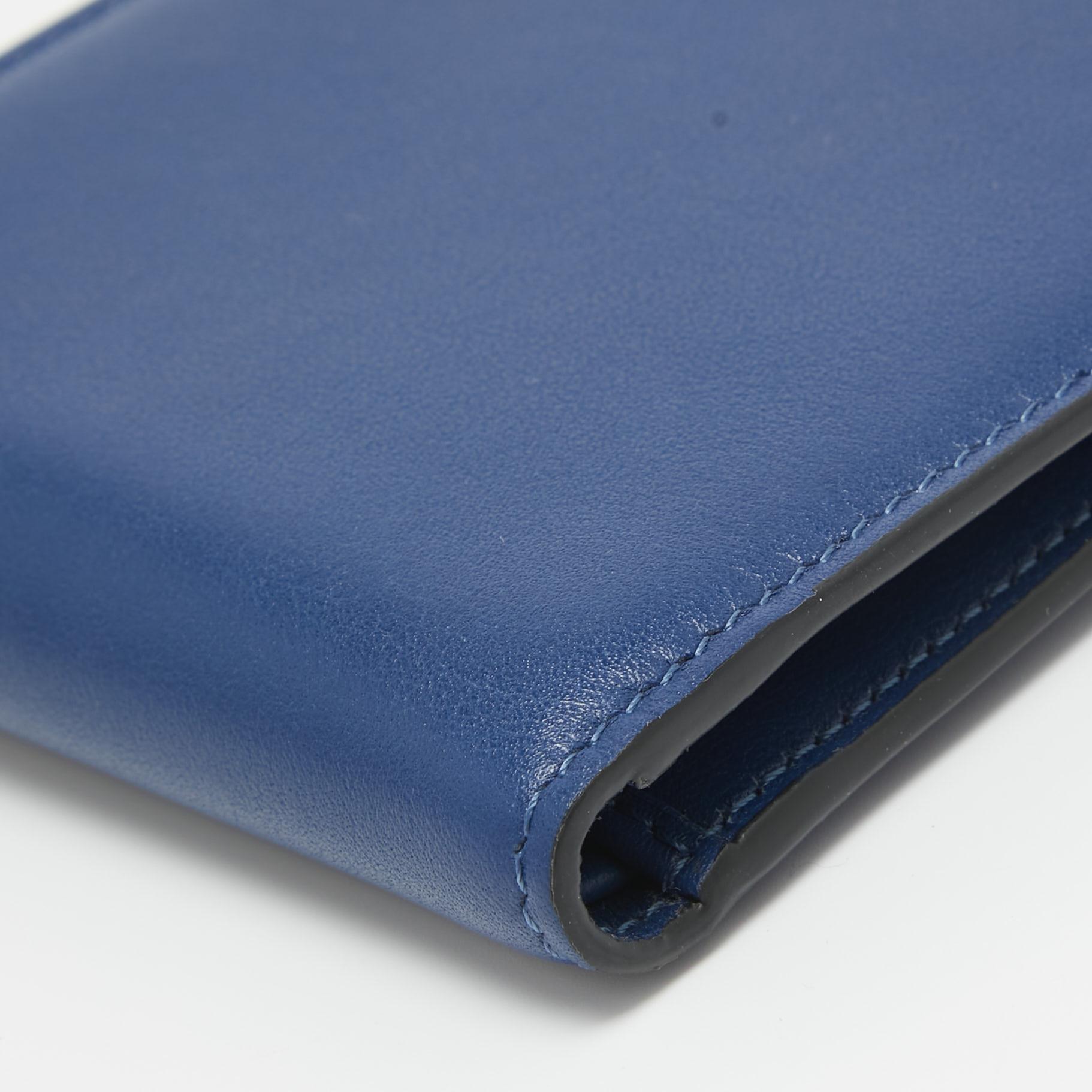 Valentino Marineblaue Bifold-Brieftasche aus Leder mit Nieten und Nieten im Angebot 5