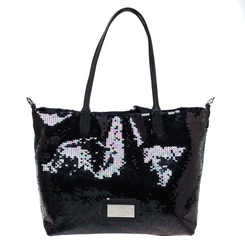 Bags like these are hard to come by, so quickly grab one when you can! Crafted from navy blue sequins this bag by Valentino features a beautiful rose detailing on the front. Equipped with dual handles, it has a fabric lined interior sized to hold
