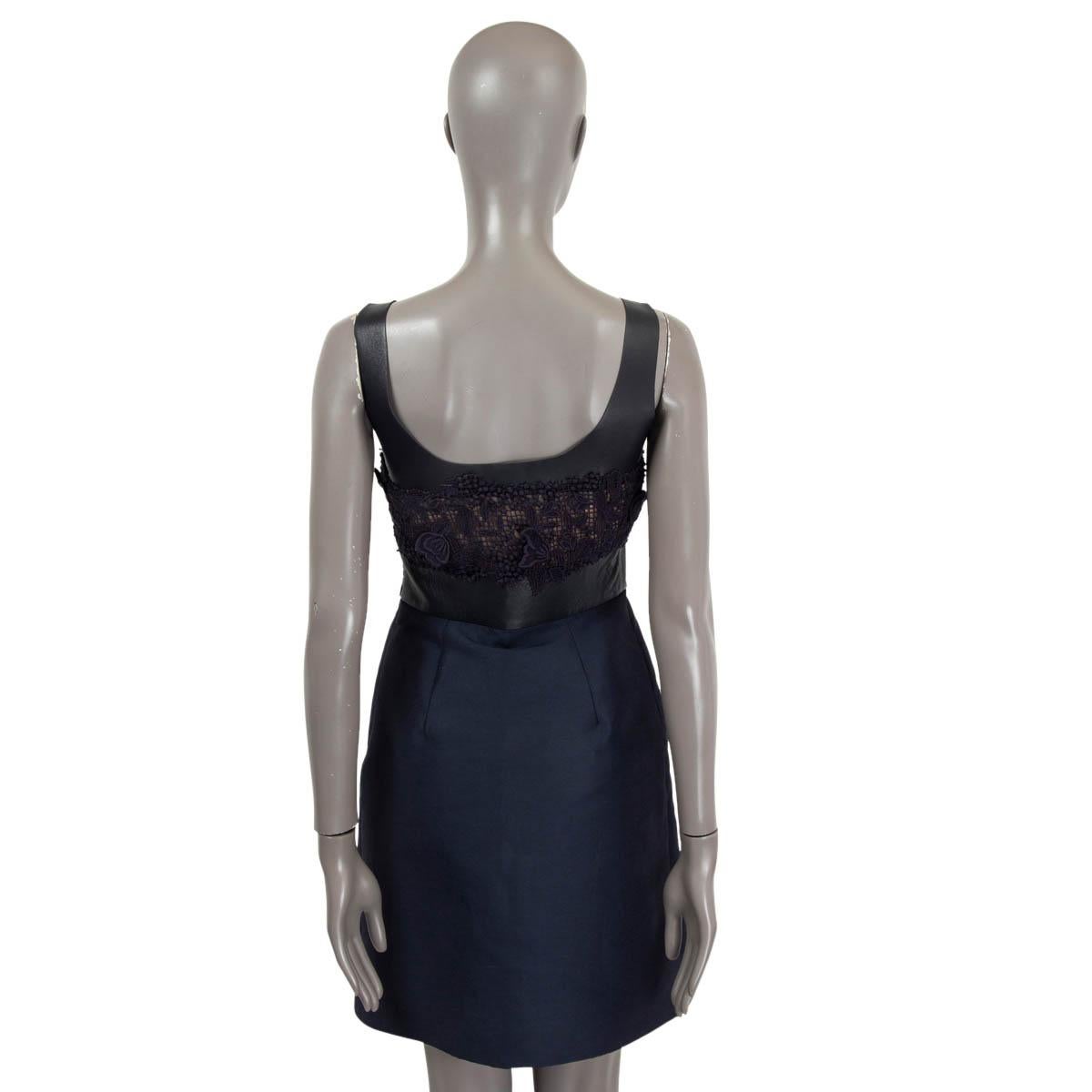 Black VALENTINO navy blue silk LACE & LEATHER Sleeveless Flared Dress 6 S For Sale