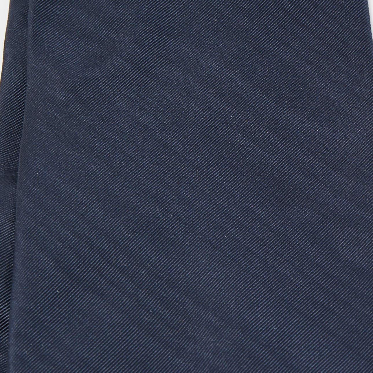 This designer tie is a perfect formal accessory that has a modern appeal. Made from luxurious materials the brand label is neatly stitched at the back. It is sure to add style to your blazers.
