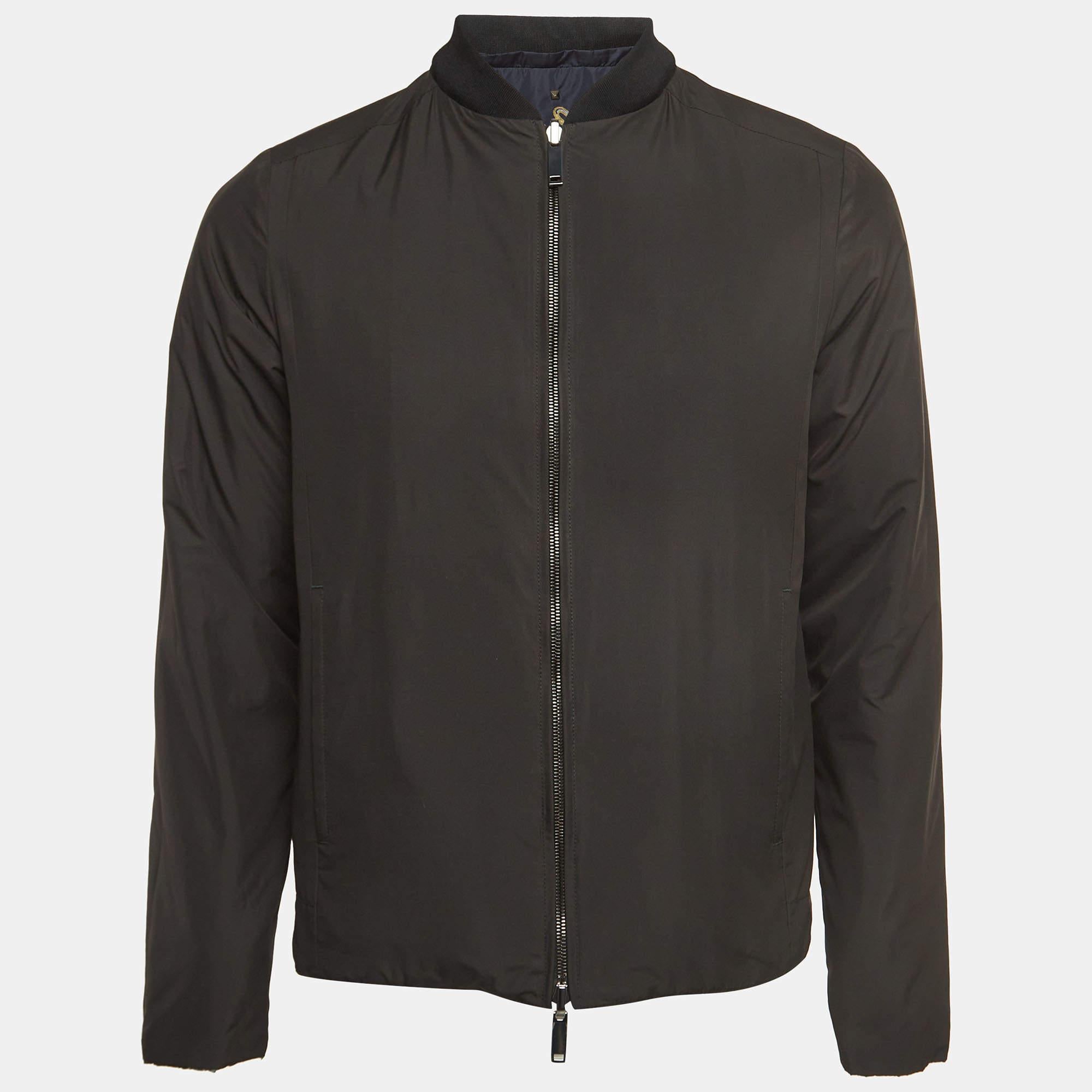 An elegant silhouette, smart fit, and perfect tailoring make this Valentino men's jacket a fine choice. It is made of quality materials, secured with front zip closure, and added with four pockets.

