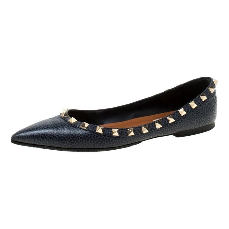 Valentino Navy Blue Textured Leather Rockstud Pointed Toe Ballet Flats Size 36 For Sale at 1stDibs