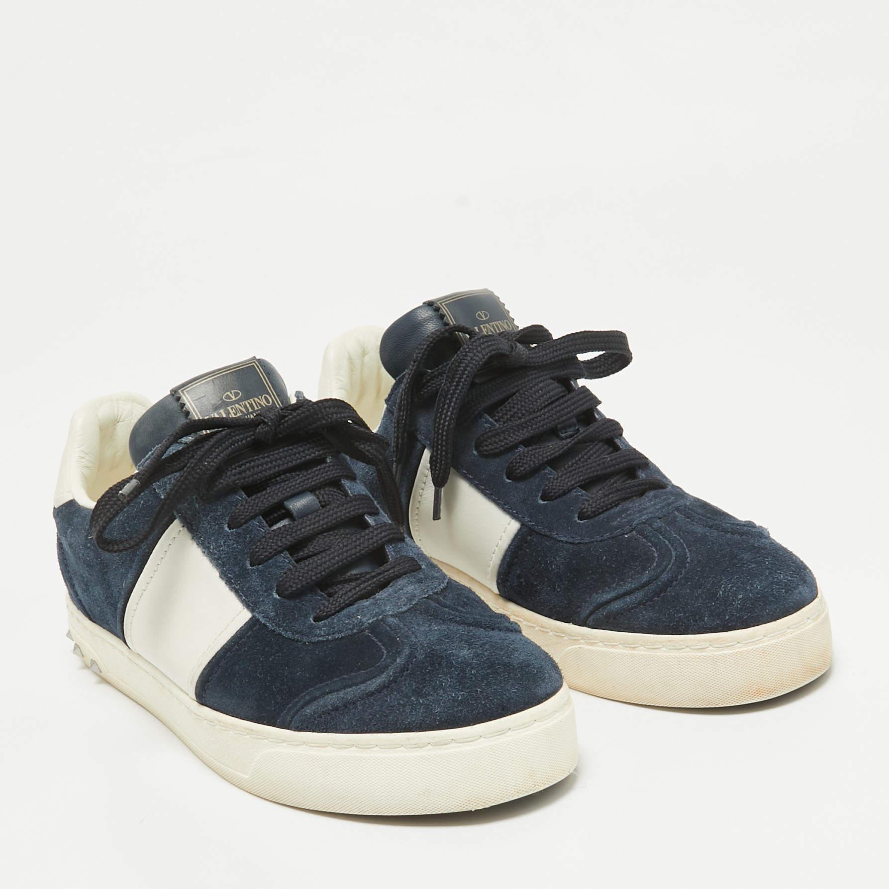 Valentino Navy Blue/White Suede and Leather Flycrew Sneakers Size 38.5 In Good Condition In Dubai, Al Qouz 2