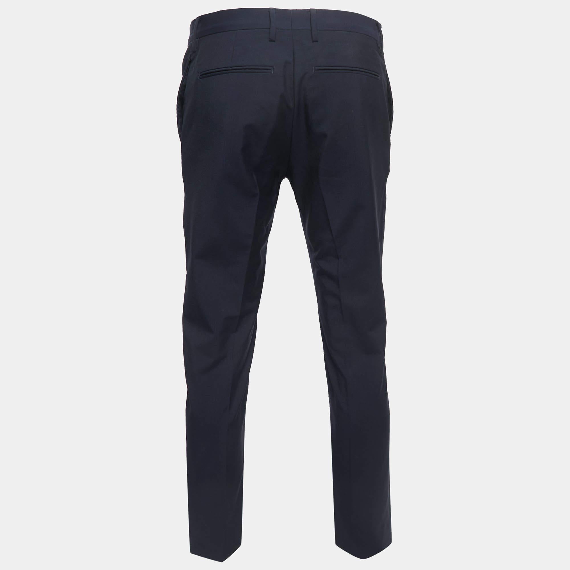Enhance your formal attire with this pair of trousers. Designed into a superb silhouette and fit, this pair of trousers will definitely make you look elegant.

