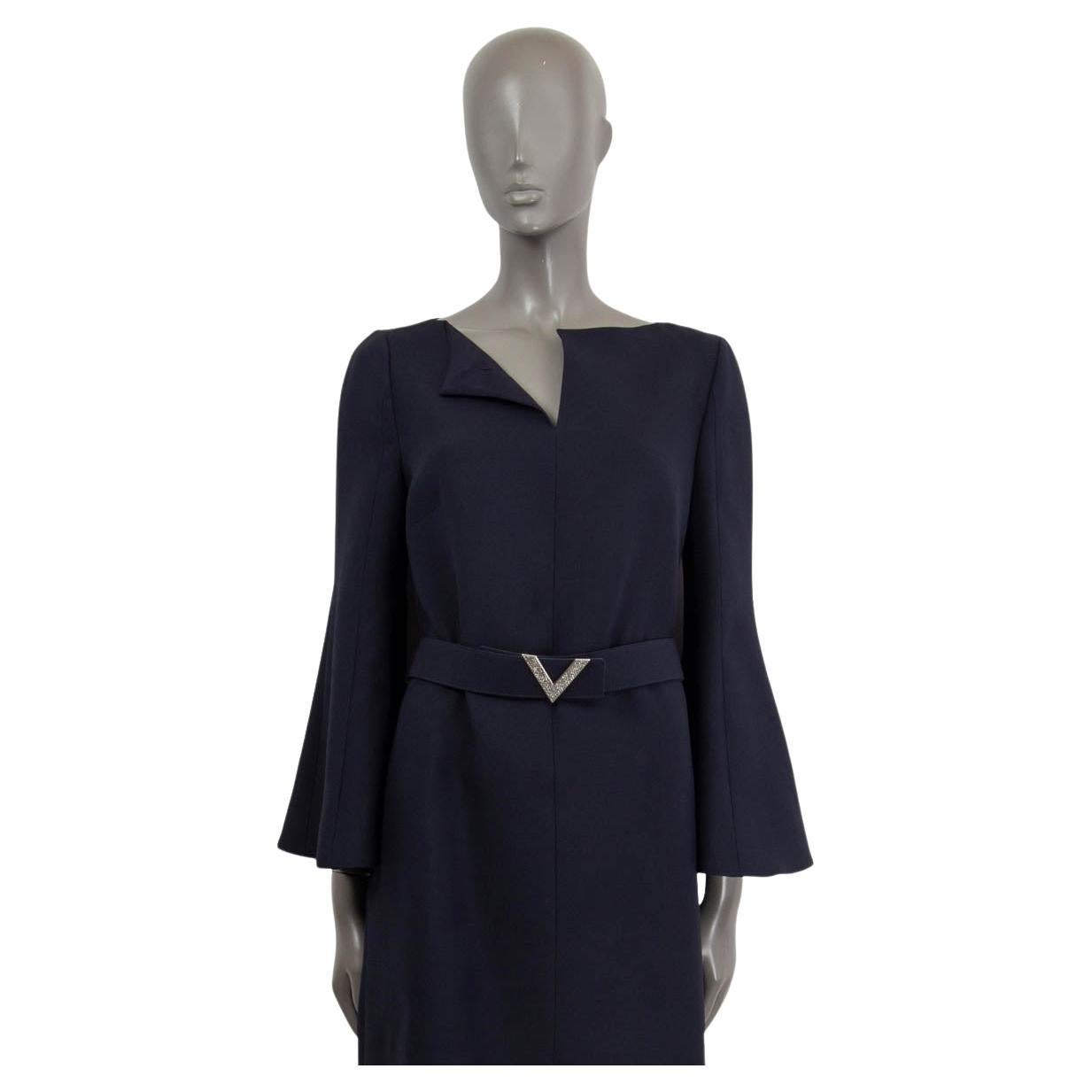 VALENTINO - Robe droite ornée en laine bleu marine avec ceinture en V 44 L en vente