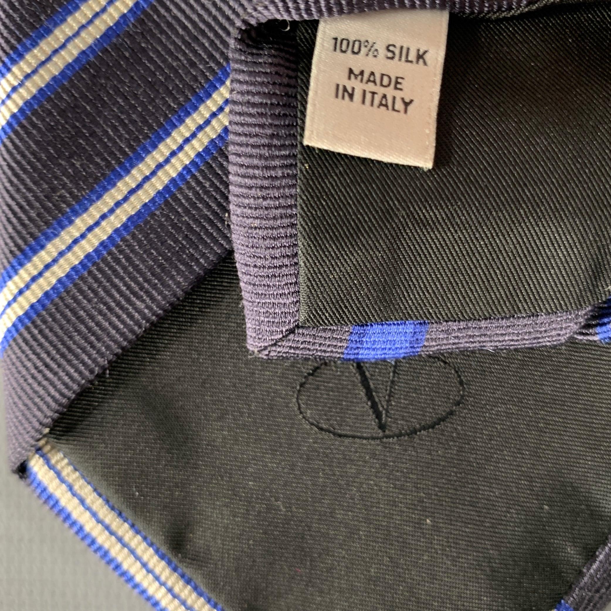 VALENTINO Navy White Diagonal Stripe Silk Twill Tie In Good Condition For Sale In San Francisco, CA